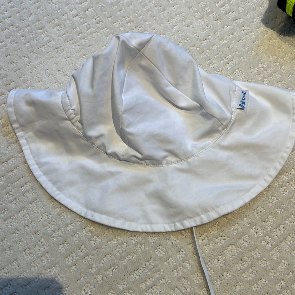 Iplay UPF 50 sunblockjng white baby girl hat